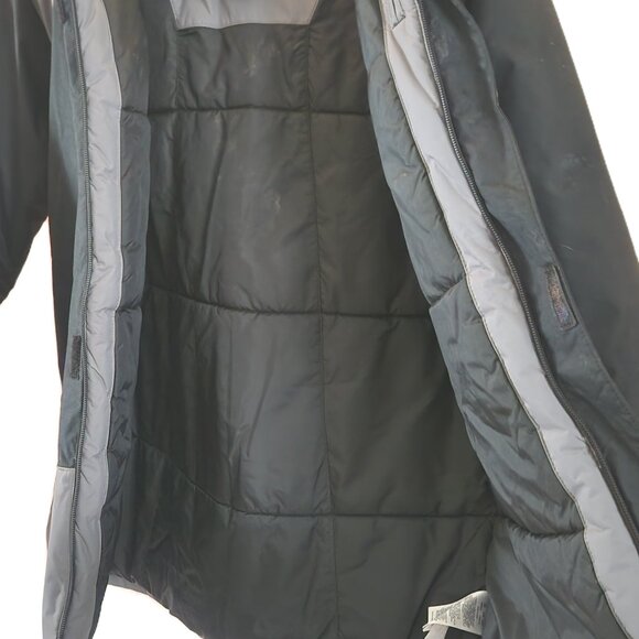 Stylish Columbia Nylon Waterproof Jacket – Youth XL - Picture 5 of 9